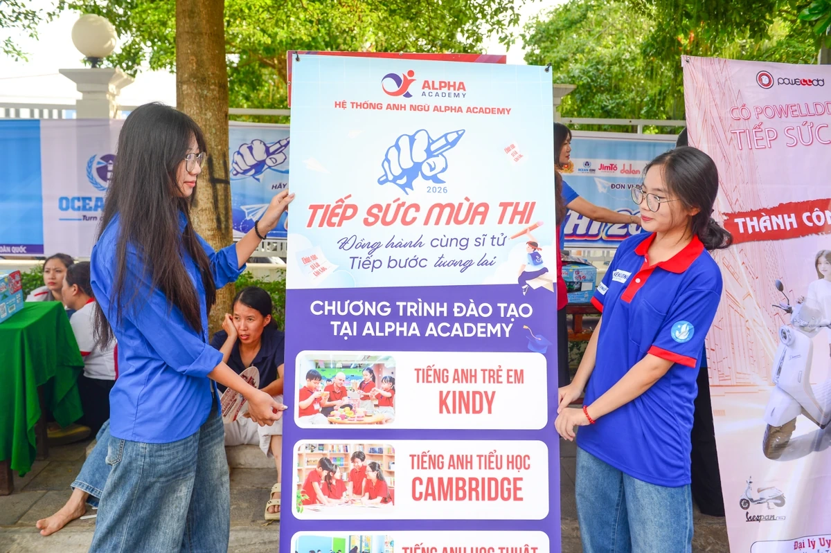 Áo xanh” đồng hành cùng sĩ tử Thanh Hóa thi vào lớp 10