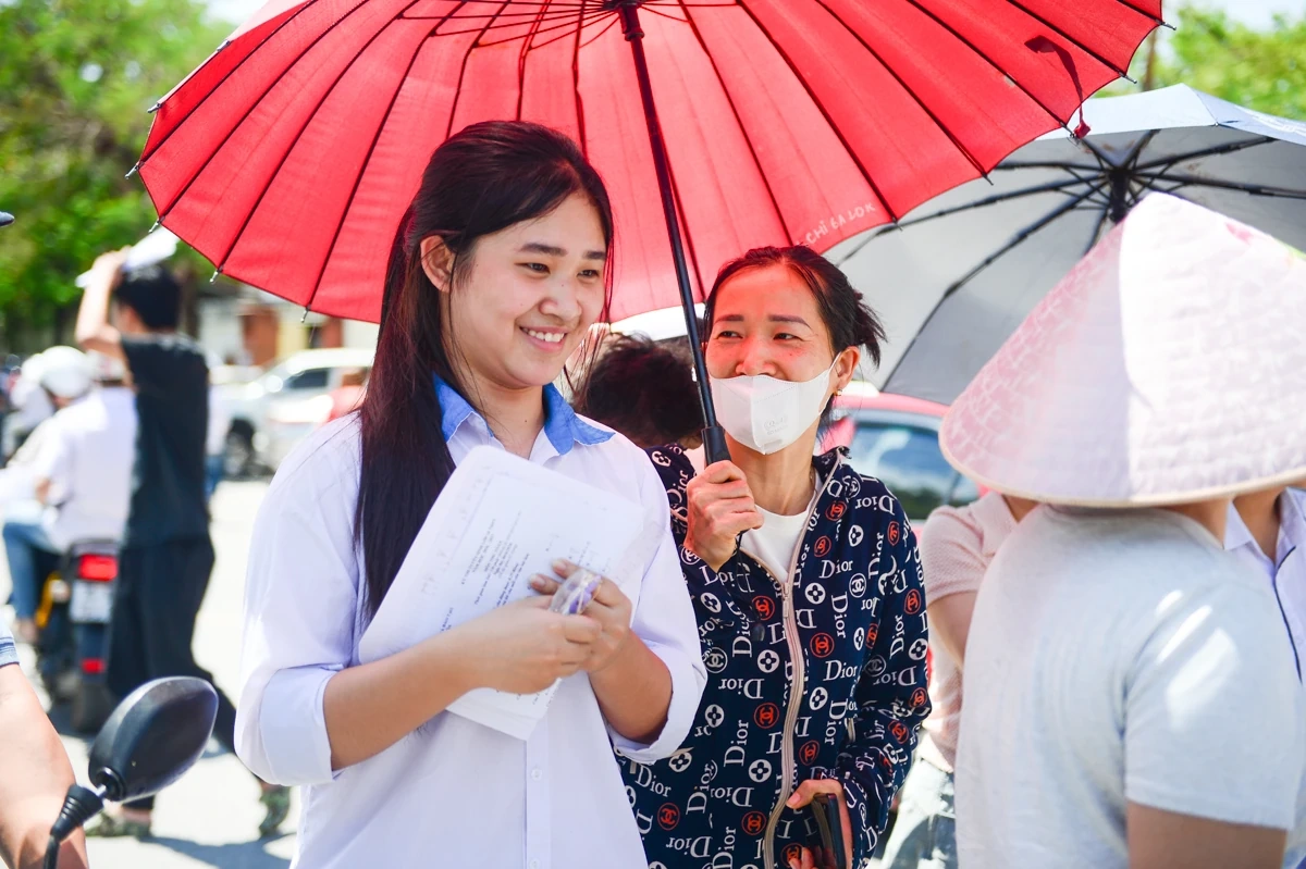Hoàn thành môn Toán, thí sinh khép lại kỳ thi vào lớp 10 với tâm thế phấn khởi