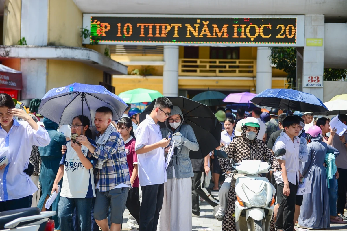 Hoàn thành môn Toán, thí sinh khép lại kỳ thi vào lớp 10 với tâm thế phấn khởi