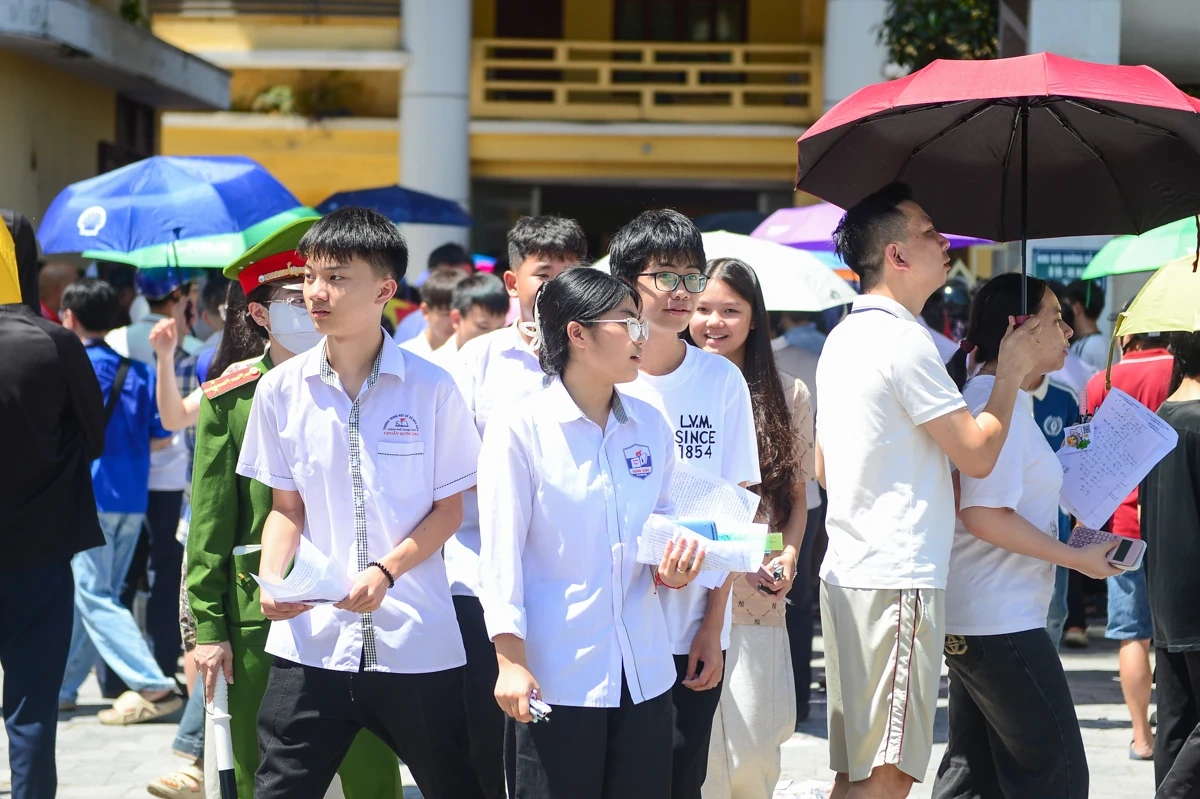 Hoàn thành môn Toán, thí sinh khép lại kỳ thi vào lớp 10 với tâm thế phấn khởi