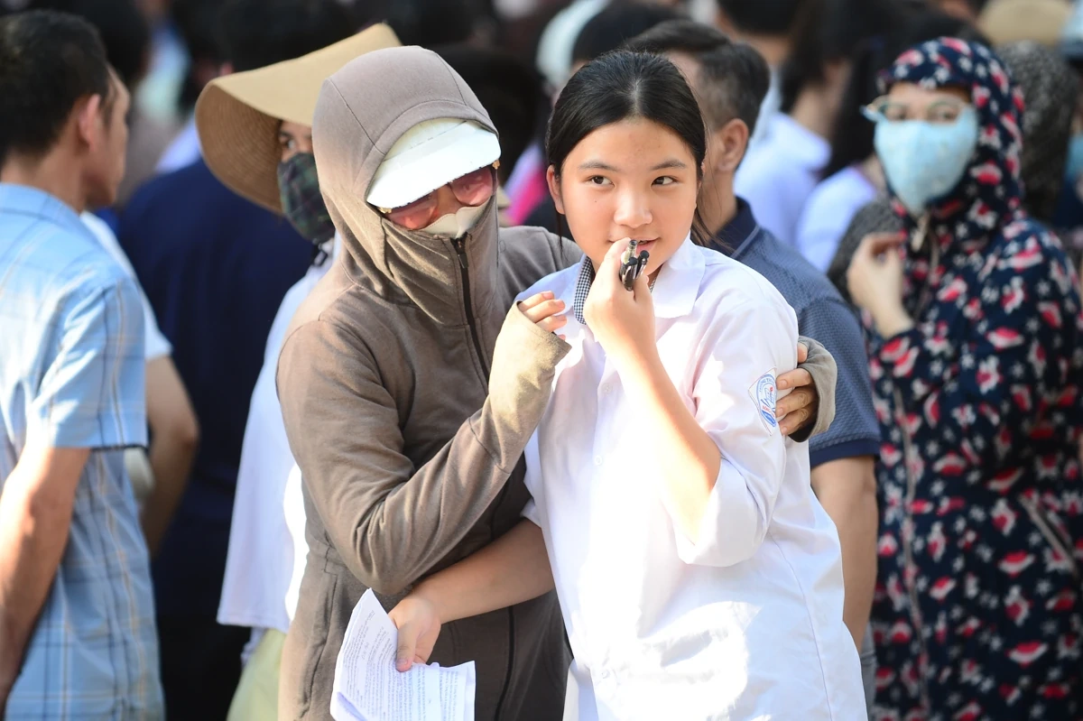 Hơn 1.300 thí sinh hoàn thành kỳ thi vào Trường THPT Chuyên Lam Sơn
