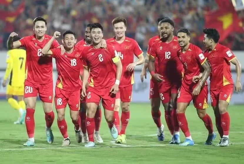 Tuyển Việt Nam chọn sân Mỹ Đình làm “pháo đài” tại ASEAN Cup 2026; Nhà Glazer cân nhắc bán MU