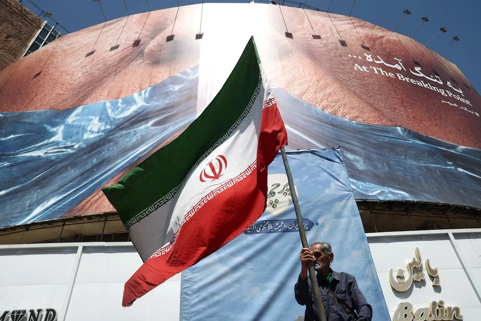 Mỹ và Iran tiếp tục tấn công trả đũa lẫn nhau