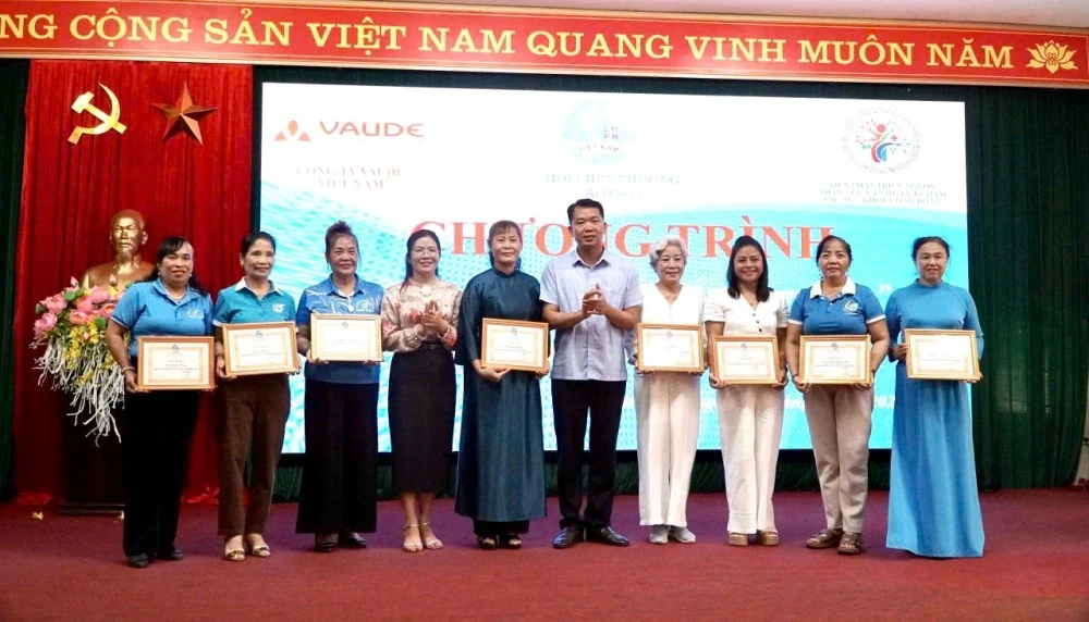 Hội LHPN phường Bỉm Sơn trao 70 suất quà cho trẻ em mồ côi, hoàn cảnh khó khăn