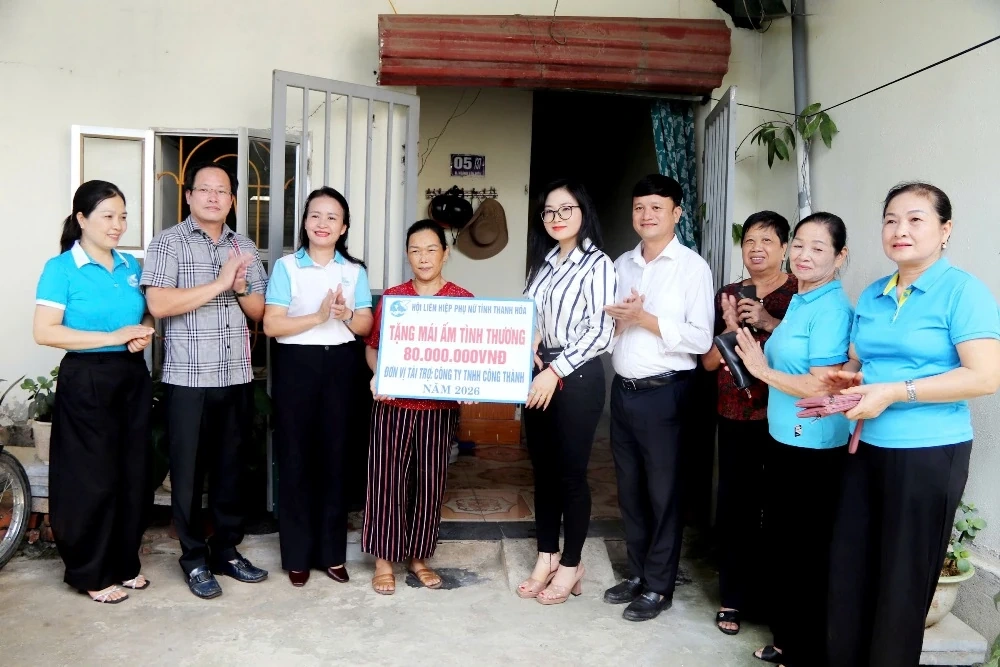 Hội LHPN tỉnh trao kinh phí hỗ trợ xây dựng “Mái ấm tình thương” tại xã Hậu Lộc