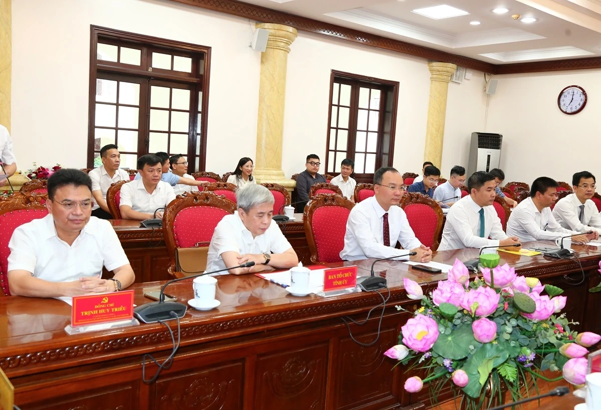 Công bố và trao Quyết định của Ban Thường vụ Tỉnh ủy Thanh Hóa về công tác cán bộ