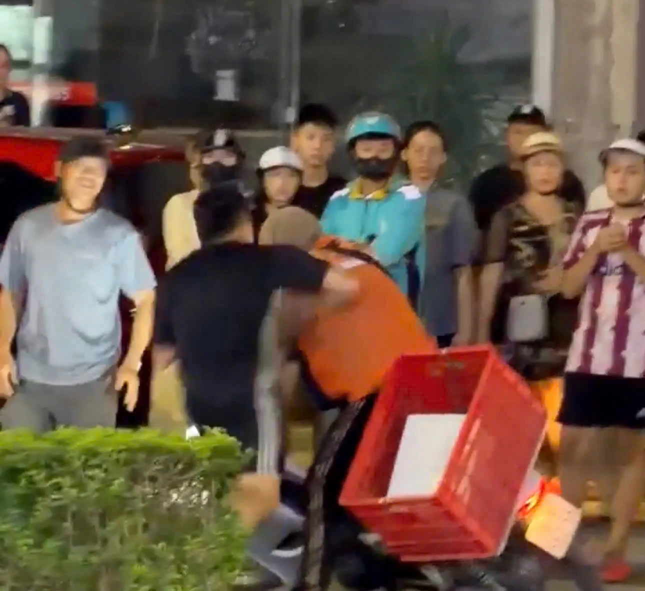 Làm rõ đối tượng hành hung một người giao hàng