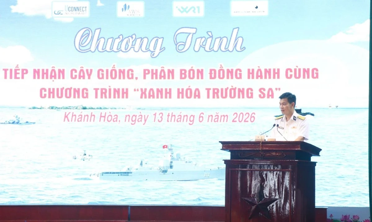 Trao 230 tấn phân bón, chung tay “Xanh hóa Trường Sa”