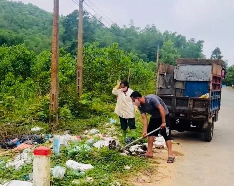 Giữ màu xanh dưới chân núi