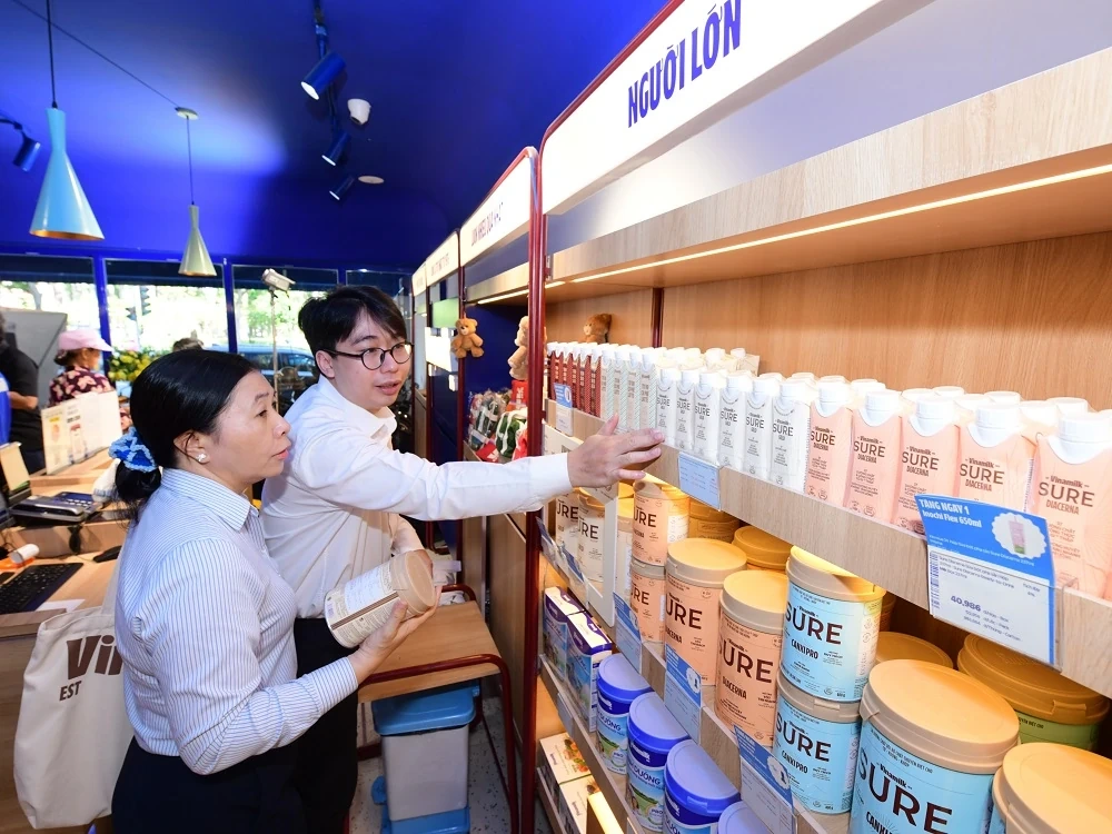 Vinamilk đón thế hệ “đồng niên” tham quan nhà máy với lời hứa chăm sóc sức khỏe bằng dinh dưỡng chất lượng