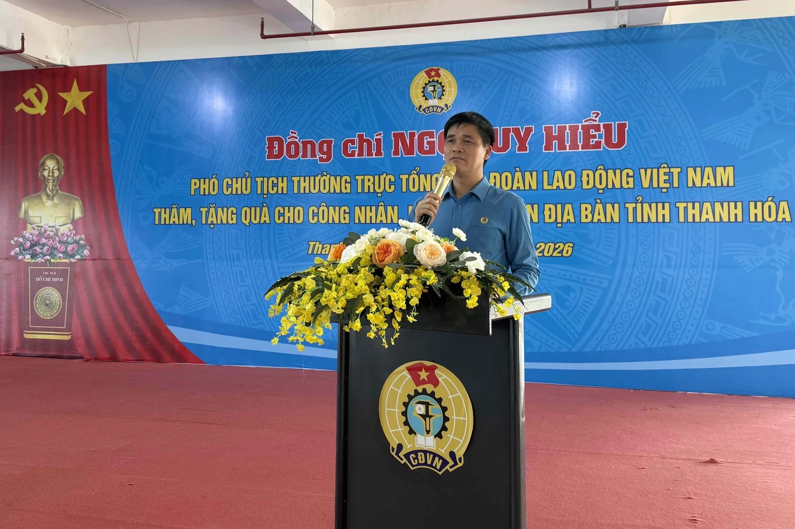 Phó Chủ tịch Thường trực Tổng LĐLĐ Việt Nam thăm, tặng quà công nhân lao động tại Thanh Hóa