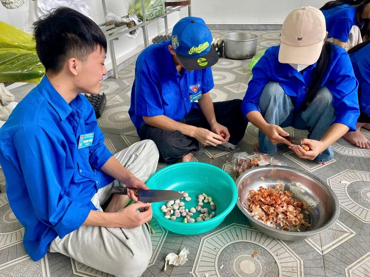 Đoàn xã Quan Sơn hỗ trợ gần 1.000 suất ăn miễn phí cho thí sinh và phụ huynh