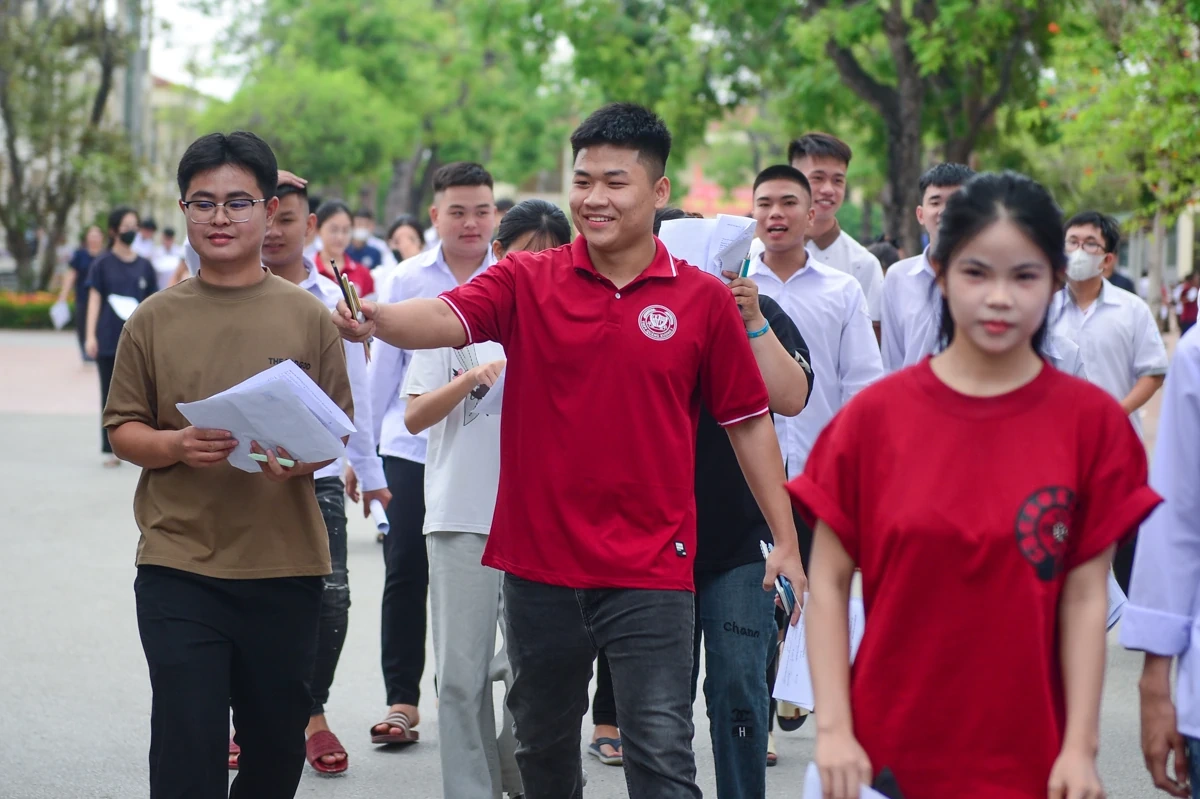 Kết thúc ngày thi đầu tiên: Thí sinh tự tin với đề Toán, sẵn sàng cho môn thi cuối cùng
