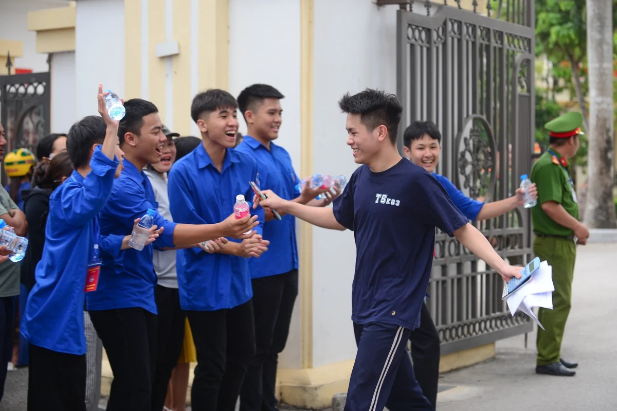 Kết thúc ngày thi đầu tiên: Thí sinh tự tin với đề Toán, sẵn sàng cho môn thi cuối cùng