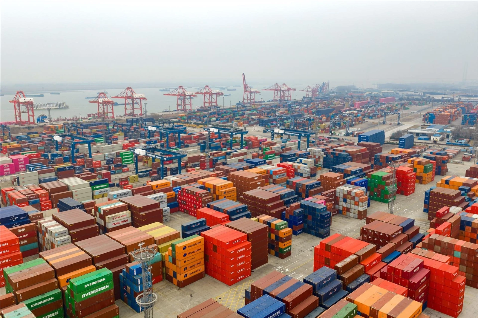 IMF: Thế giới sẽ tiếp tục đối mặt nhiều cú sốc lớn