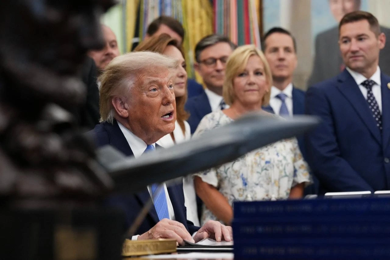 Ông Trump họp lãnh đạo các tập đoàn quốc phòng giữa lo ngại cạn kiệt kho tên lửa