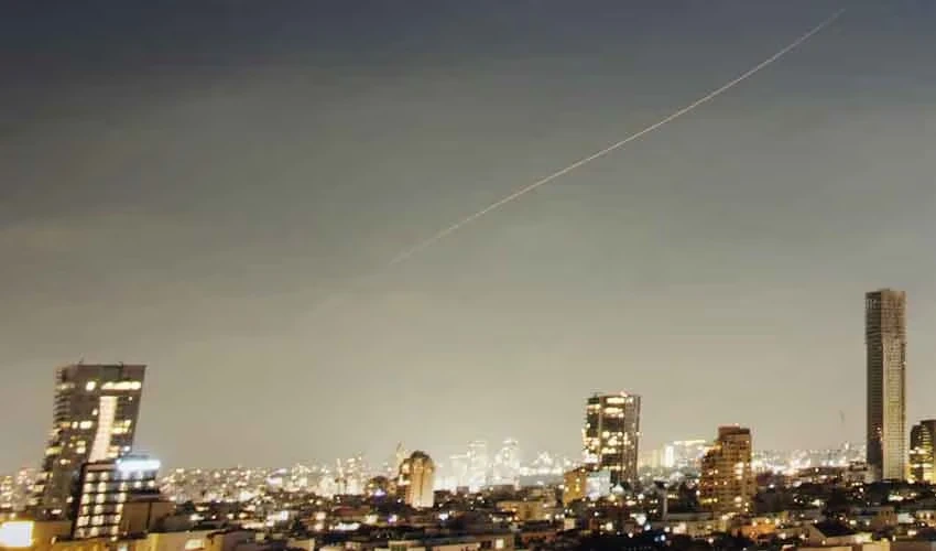 Israel không kích Iran bất chấp cảnh báo của tổng thống Trump