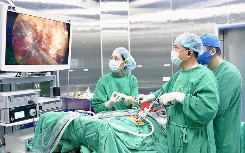 Ứng dụng nội soi 3D-4K-ICG trong phẫu thuật cắt thành công khối u tuyến thượng thận