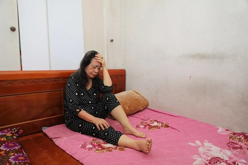 Em gái nhập viện vì mất ngủ, bà cụ 74 tuổi tự tìm lối thoát