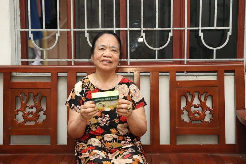 Em gái nhập viện vì mất ngủ, bà cụ 74 tuổi tự tìm lối thoát