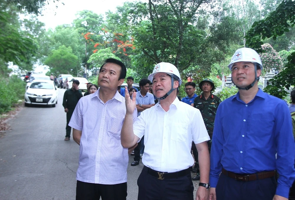 Phường Hàm Rồng ra quân giải phóng hành lang an toàn lưới điện 