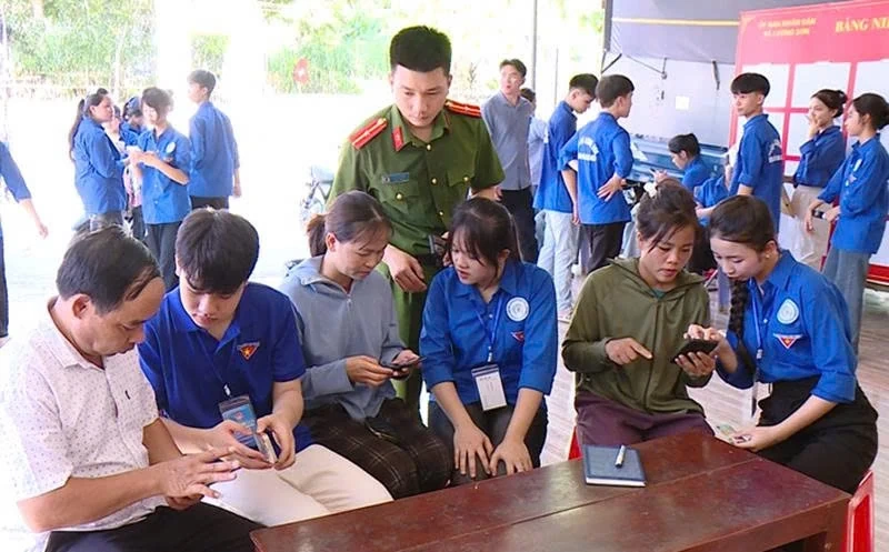 Lương Sơn đa dạng các hình thức truyền thông và giảm nghèo về thông tin