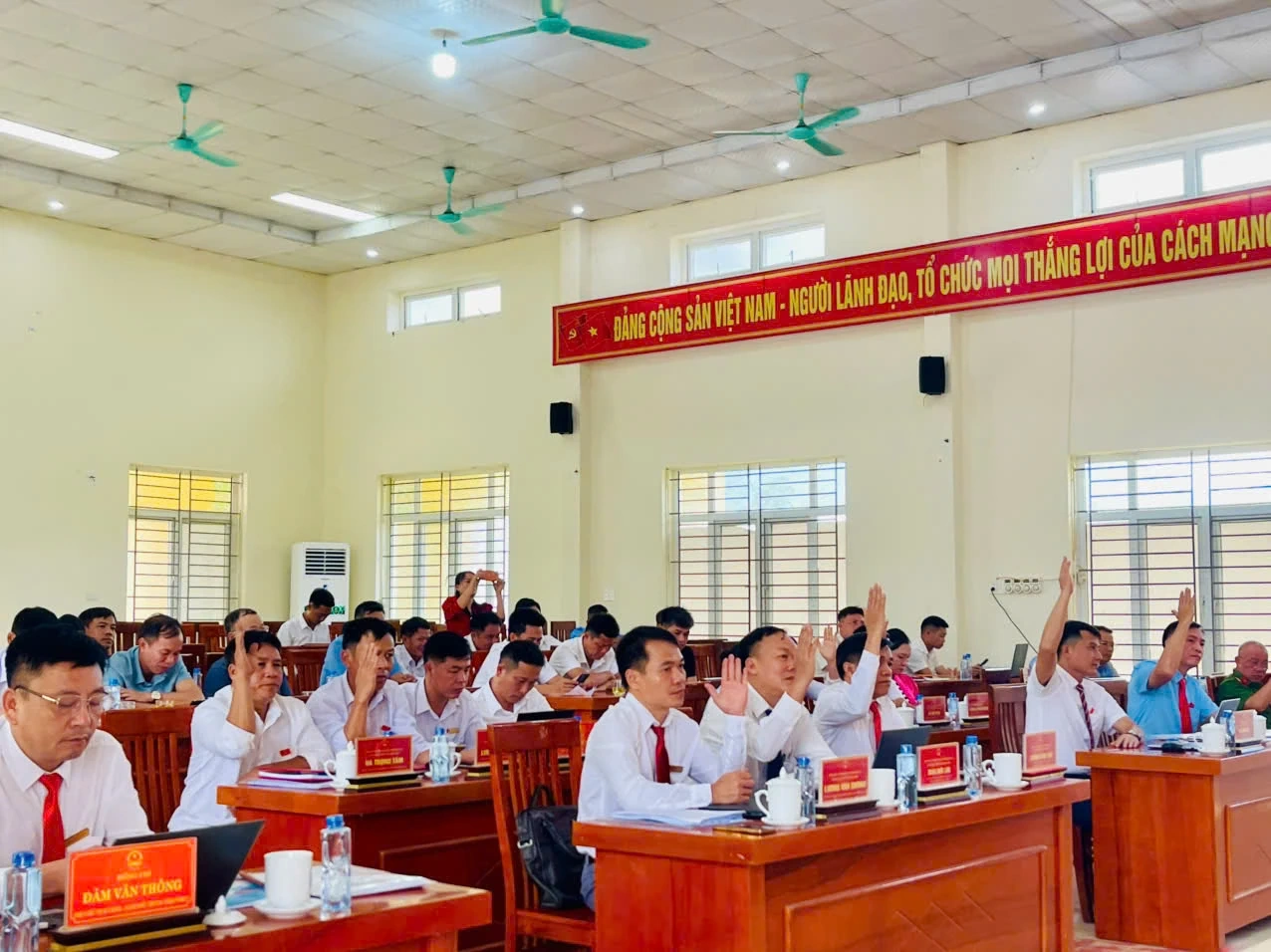 HĐND xã Thanh Quân thông qua nghị quyết sắp xếp thôn và quyết nghị nhiều nội dung quan trọng