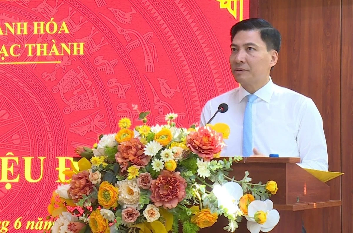 Đảng ủy phường Hạc Thành trao Huy hiệu Đảng tặng 318 đảng viên