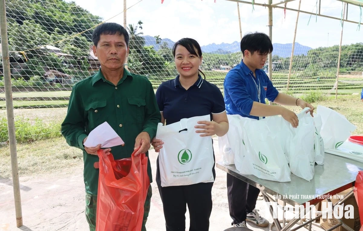 Sôi nổi hoạt động tình nguyện tại xã Tam Lư