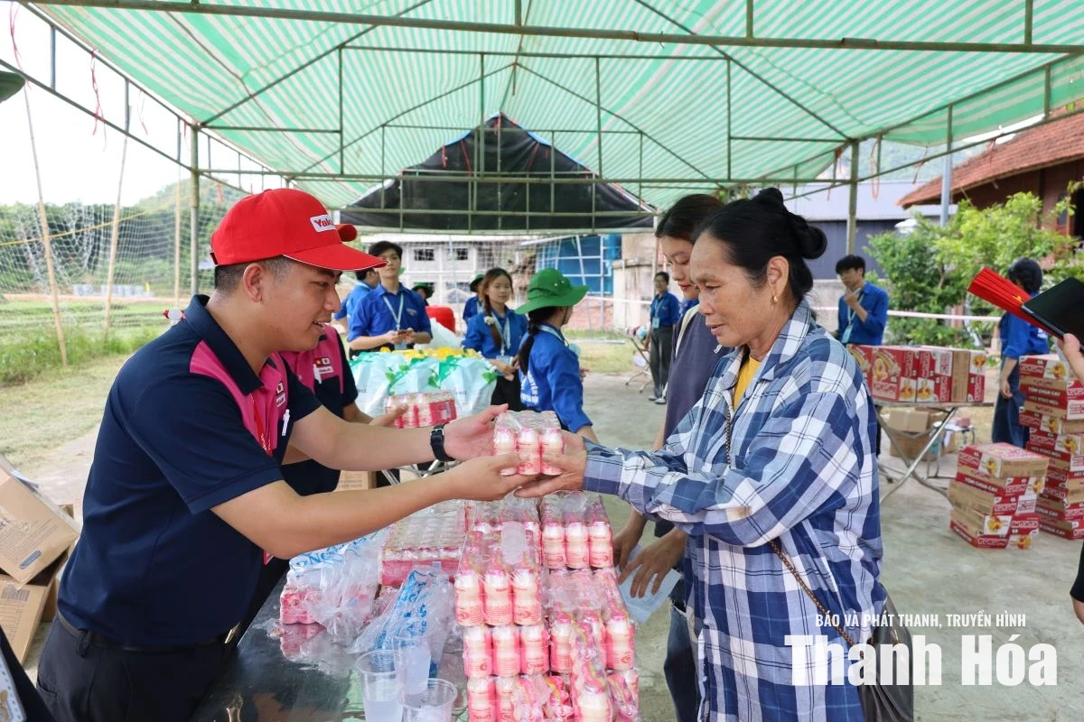 Sôi nổi hoạt động tình nguyện tại xã Tam Lư