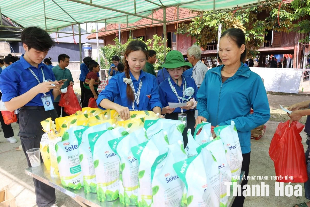 Sôi nổi hoạt động tình nguyện tại xã Tam Lư