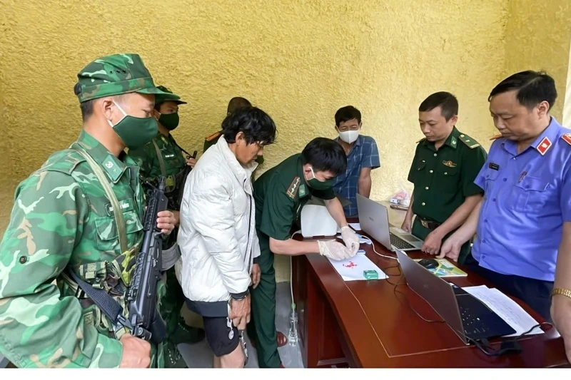 Bắt giữ đối tượng tàng trữ trái phép chất ma túy