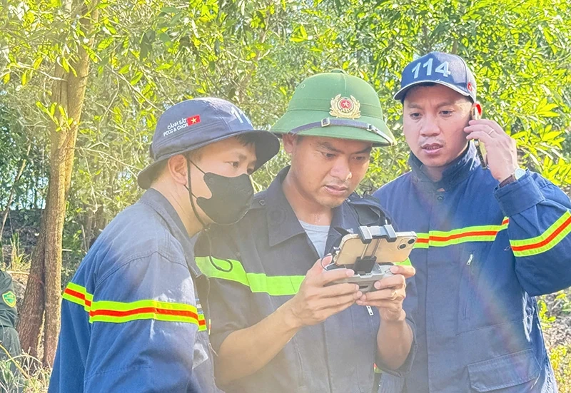 Đám cháy khu vực rừng giáp ranh phường Trúc Lâm và phường Đào Duy Từ đã được khống chế