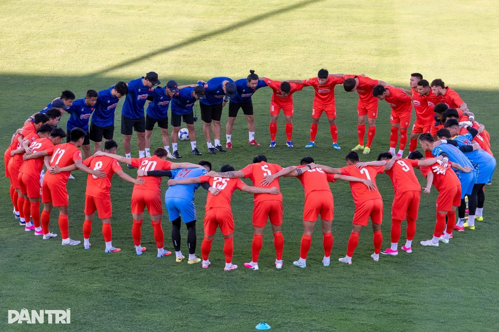 Ronaldo lập cột mốc lịch sử tại World Cup; Tuyển Việt Nam nỗ lực rèn quân dưới cái nóng 40 độ C