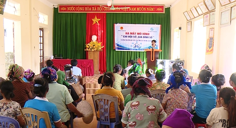Lan tỏa “Bình dân học vụ số” qua mô hình “Gia đình số”