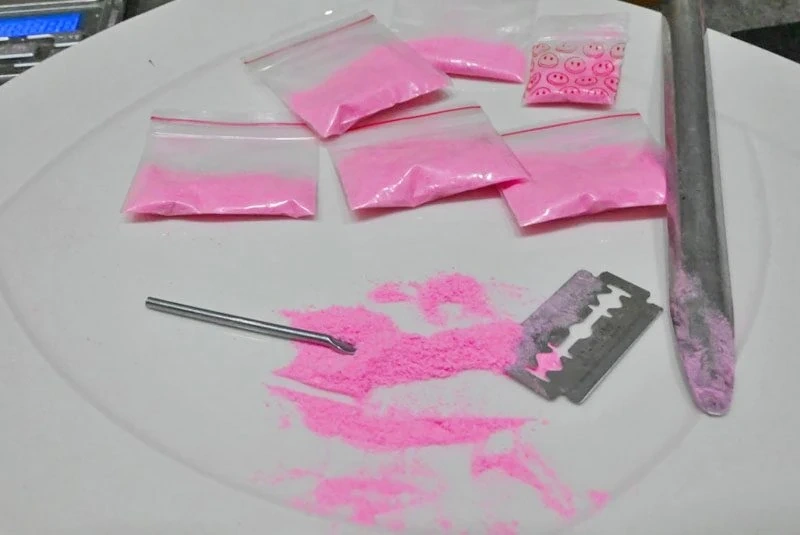 Cảnh báo khẩn cấp về chất gây nghiện mới Cocaine hồng trong giới trẻ