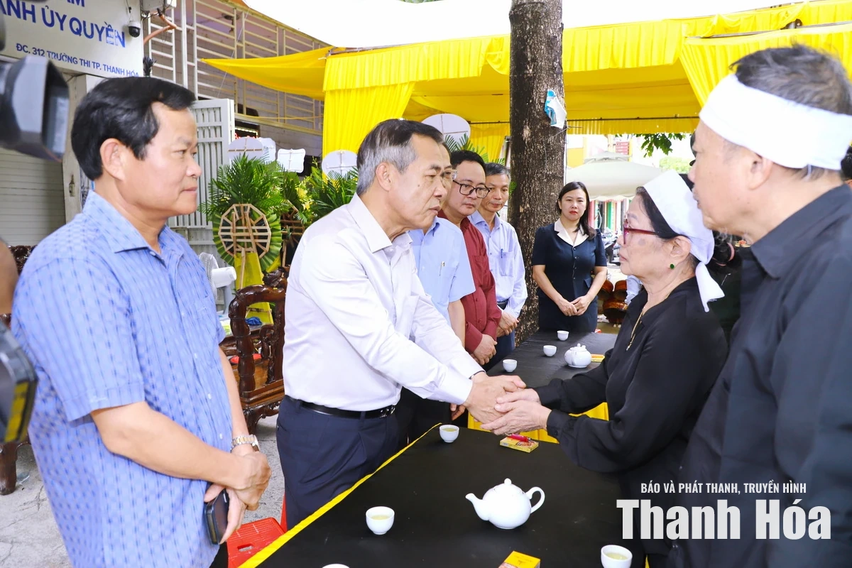 Đoàn đại biểu Tỉnh ủy, HĐND, UBND, Ủy ban MTTQ tỉnh viếng Anh hùng lực lượng vũ trang Nhân dân Ngô Thị Tuyển