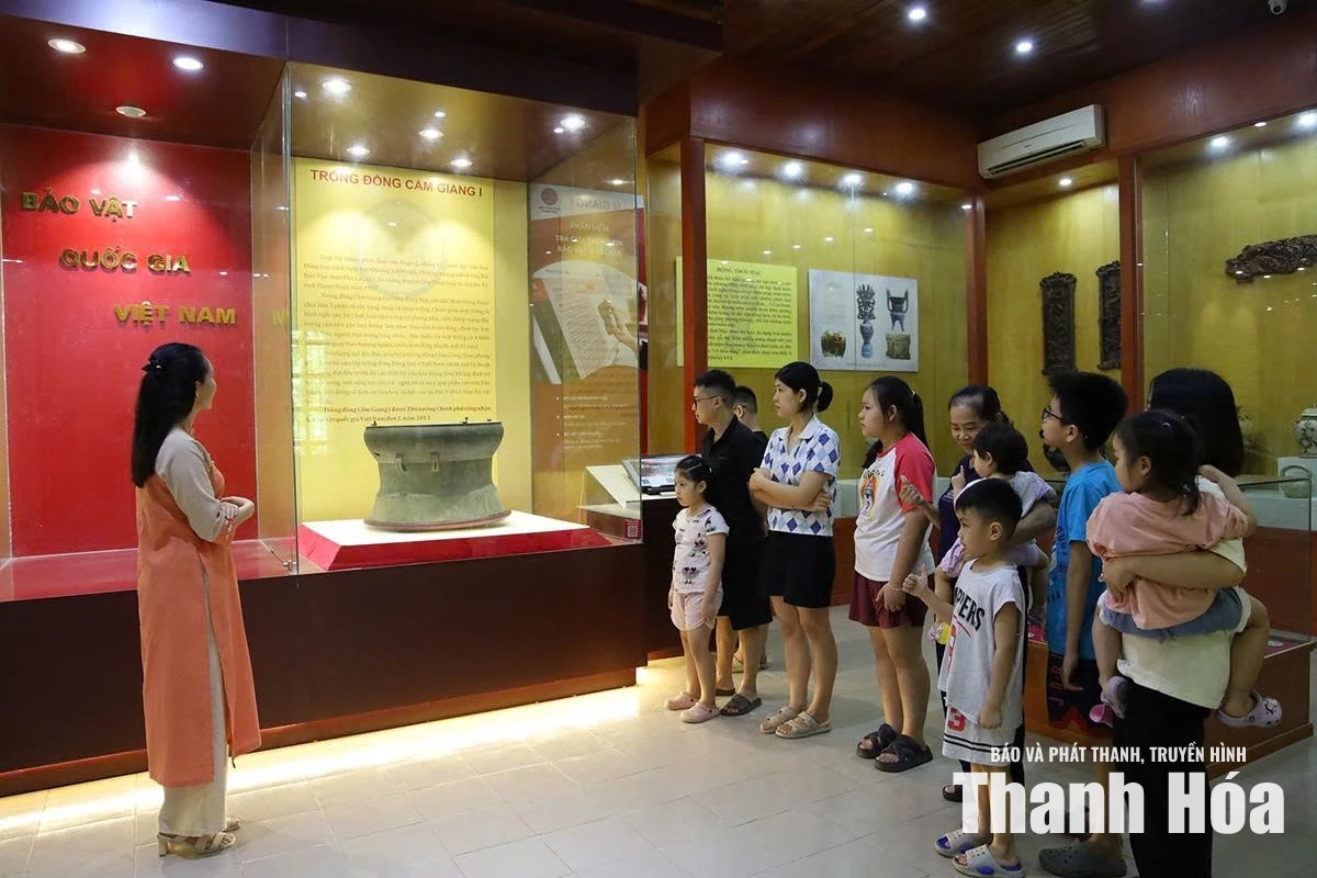 Khi lịch sử “bước ra” khỏi tủ kính