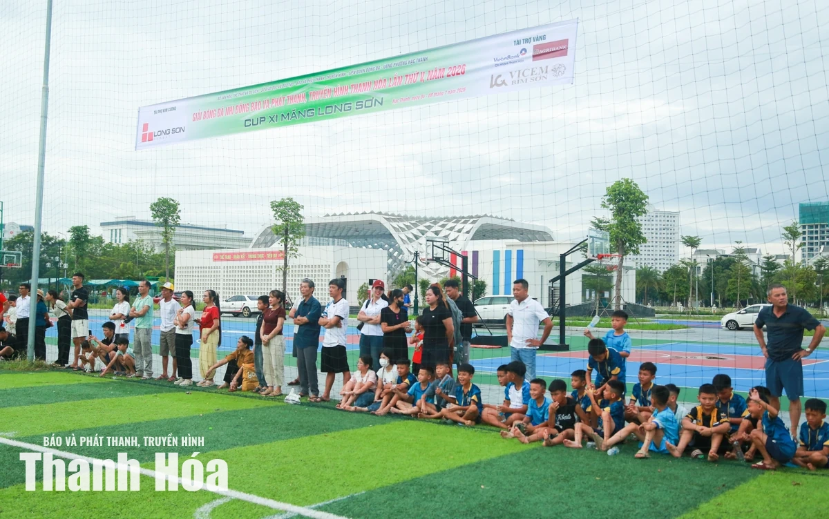 Các đội bóng giàu truyền thống khẳng định sức mạnh ở lượt trận đầu tiên lứa tuổi U8