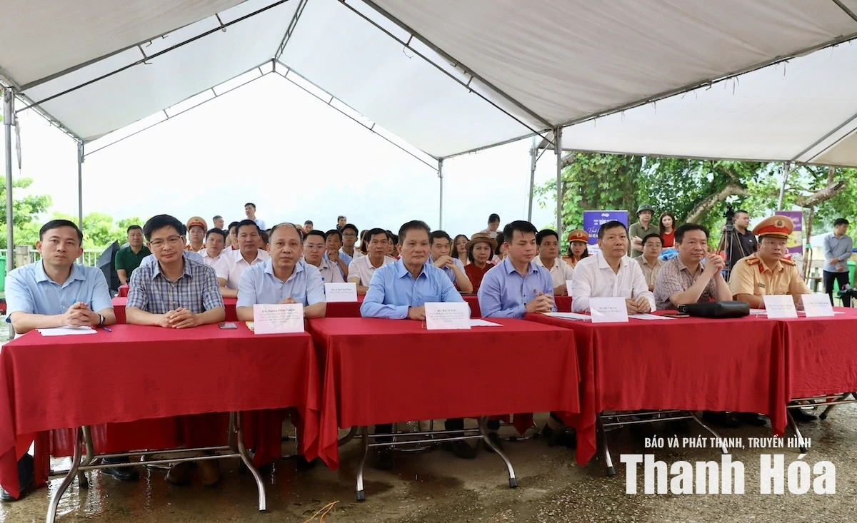 Hơn 500 người dân xã Trung Lý được khám bệnh, cấp thuốc miễn phí