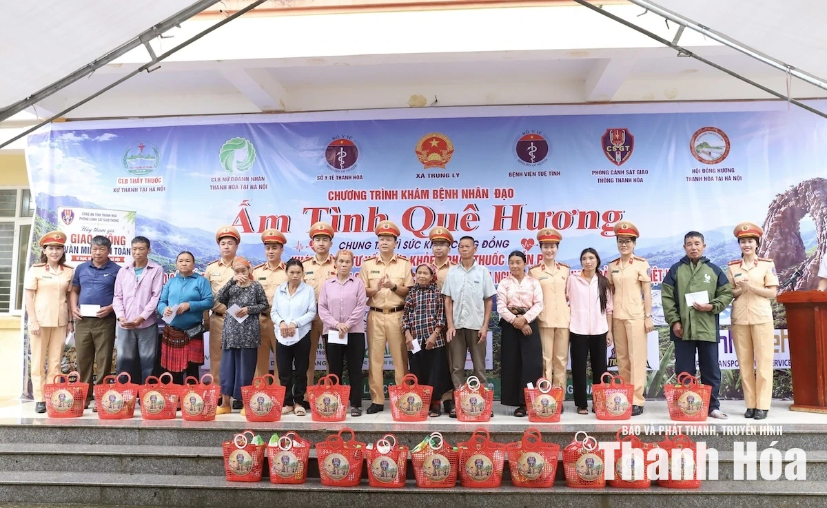Hơn 500 người dân xã Trung Lý được khám bệnh, cấp thuốc miễn phí