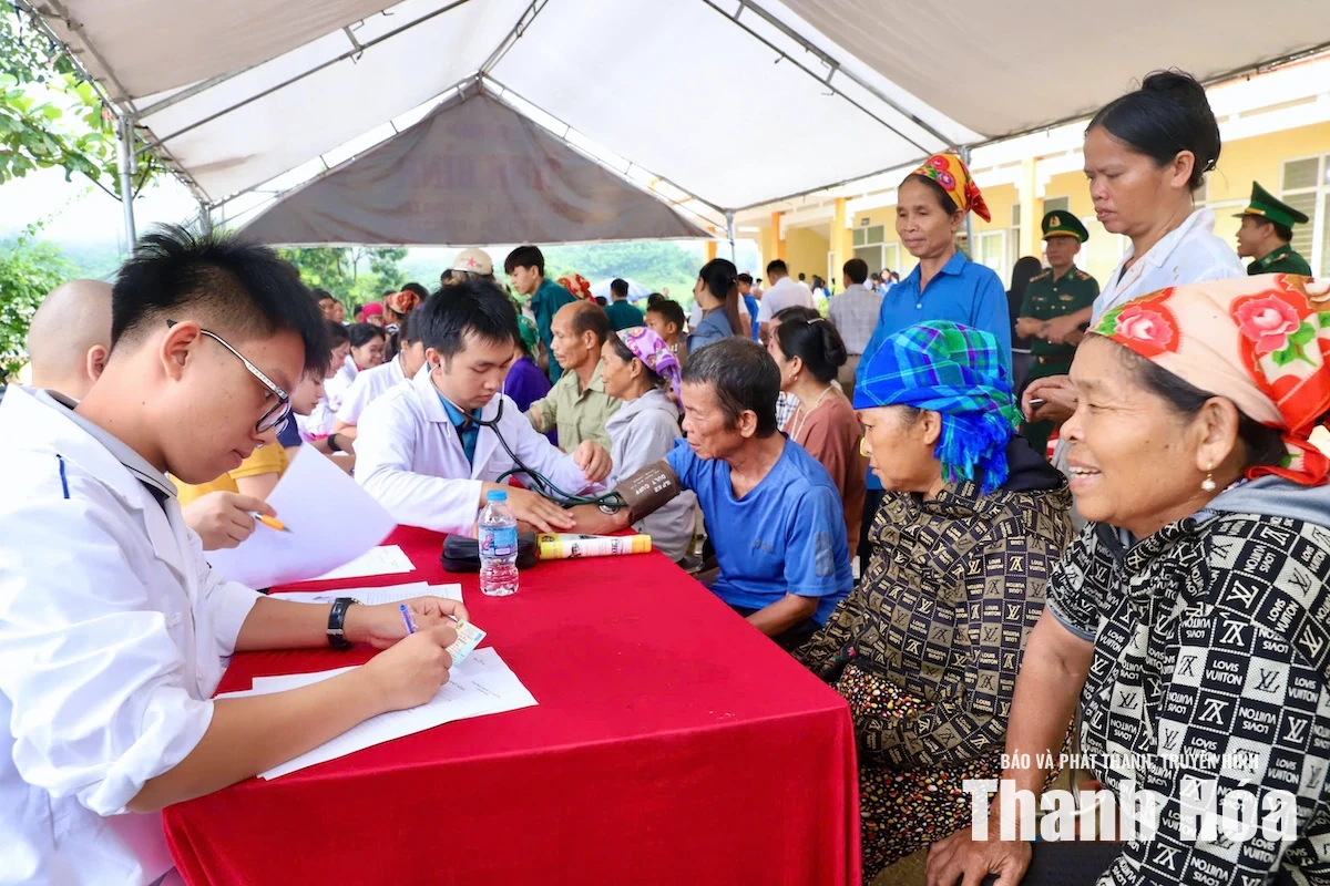 Hơn 500 người dân xã Trung Lý được khám bệnh, cấp thuốc miễn phí