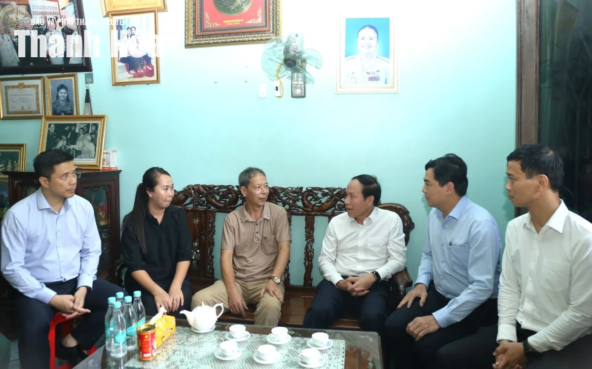 Phó Thủ tướng Chính phủ Lê Tiến Châu dâng hương tưởng nhớ Anh hùng Lực lượng vũ trang Nhân dân Ngô Thị Tuyển