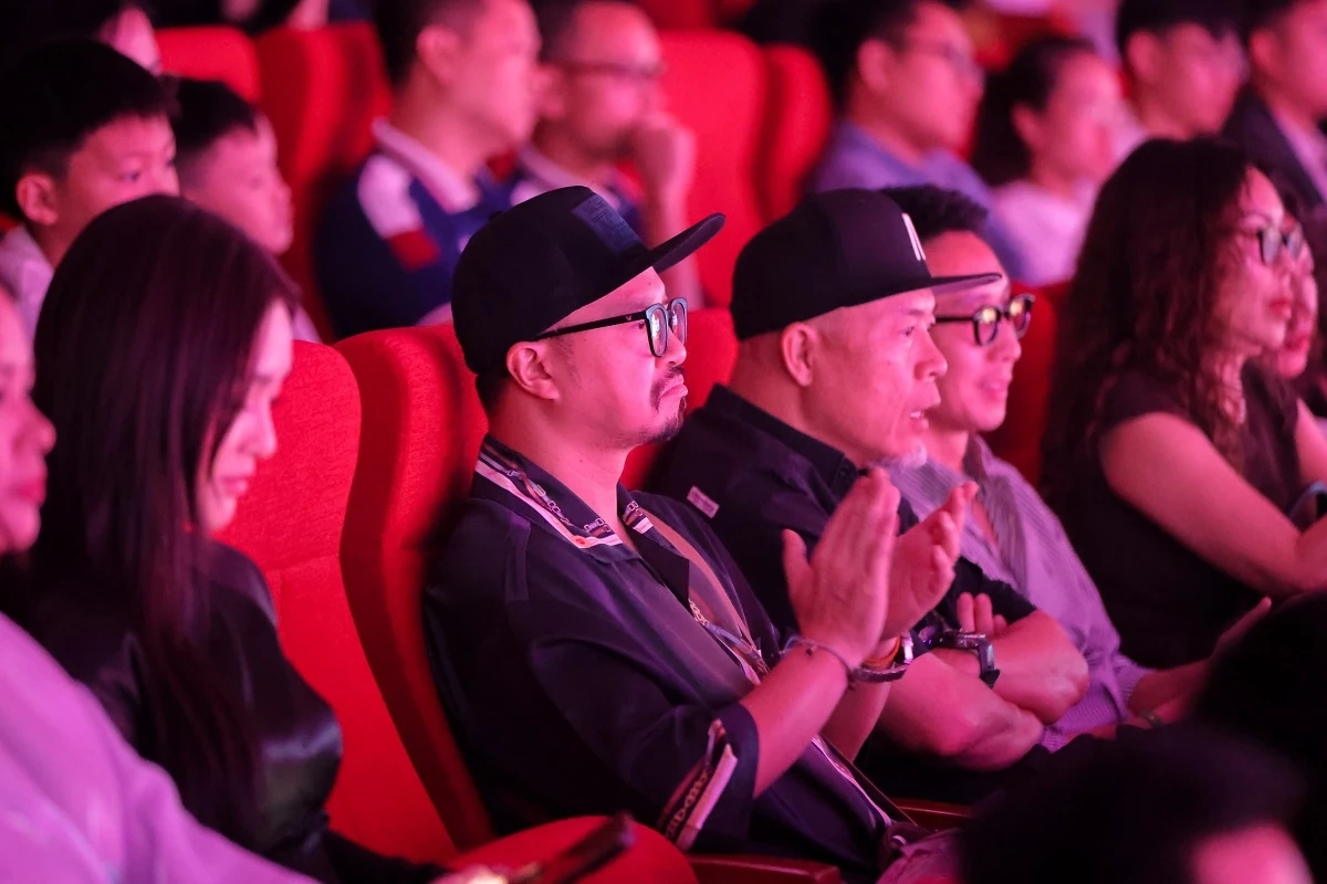 Giới chuyên môn trầm trồ với đại sử thi sân khấu đậm chất Việt “Đất nước thiên hùng ca”