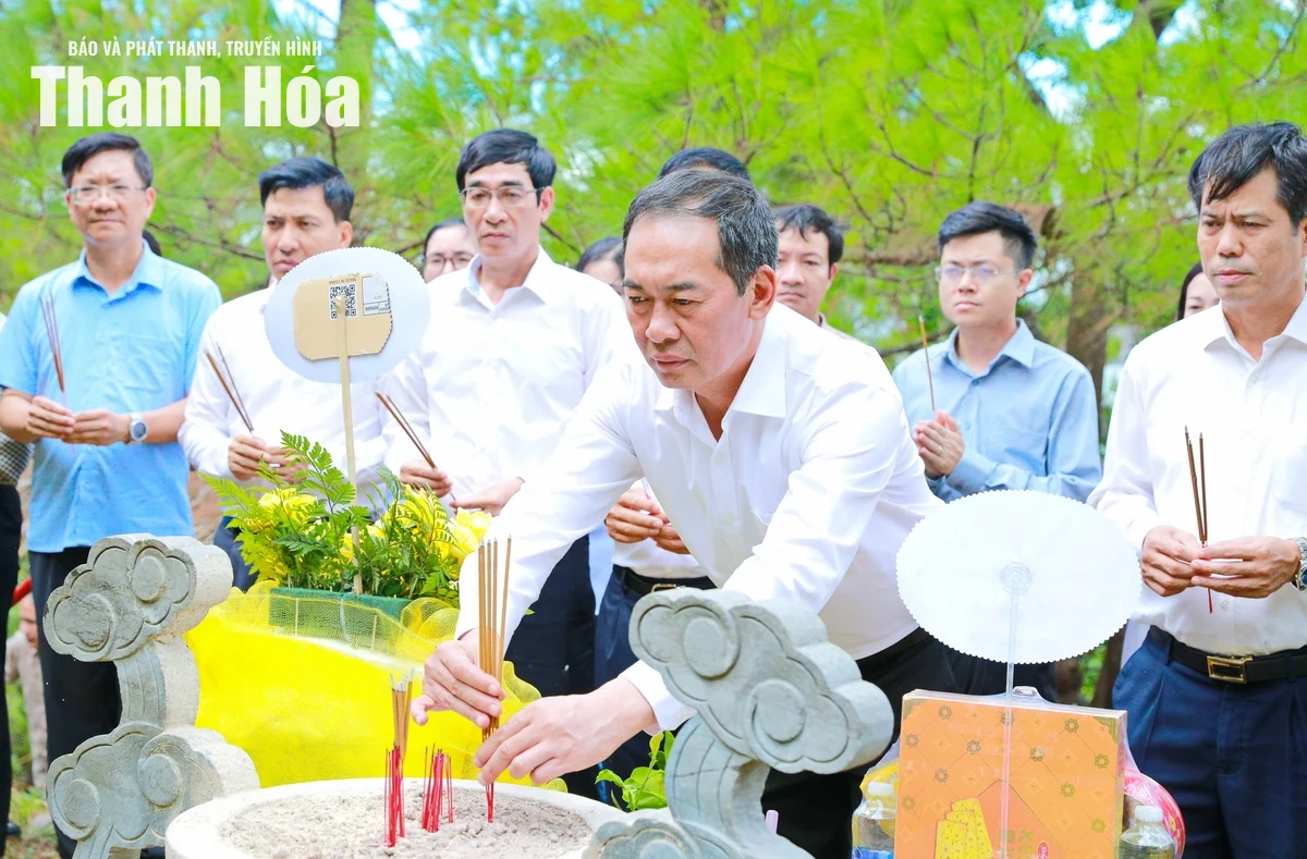 Đoàn đại biểu tỉnh Thanh Hóa dâng hương tri ân các Anh hùng liệt sĩ tại tỉnh Quảng Trị