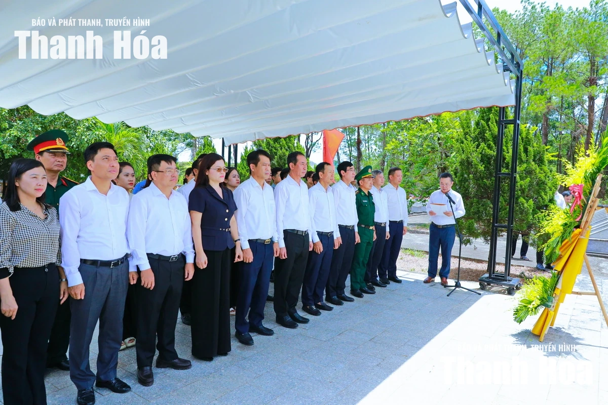 Đoàn đại biểu tỉnh Thanh Hóa dâng hương tri ân các Anh hùng liệt sĩ tại tỉnh Quảng Trị