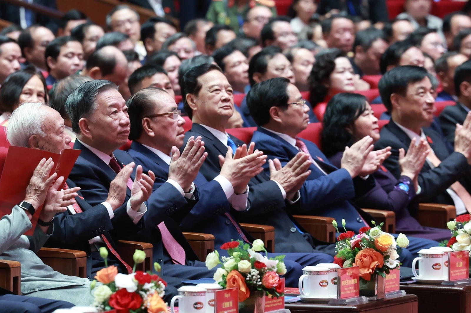 Tổng Bí thư, Chủ tịch nước: Bảo vệ an ninh theo nguyên tắc phát triển đến đâu, an ninh đến đó