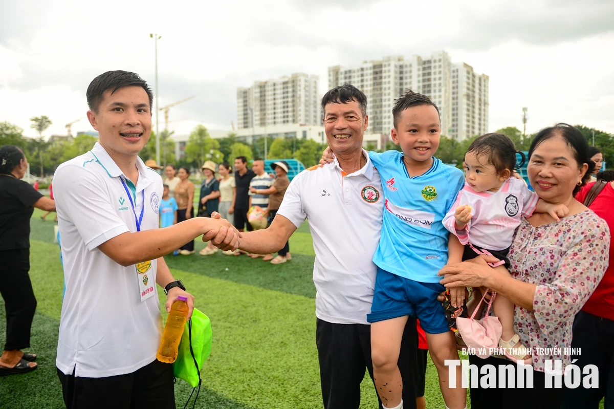 Vỡ òa cảm xúc trong ngày đăng quang 