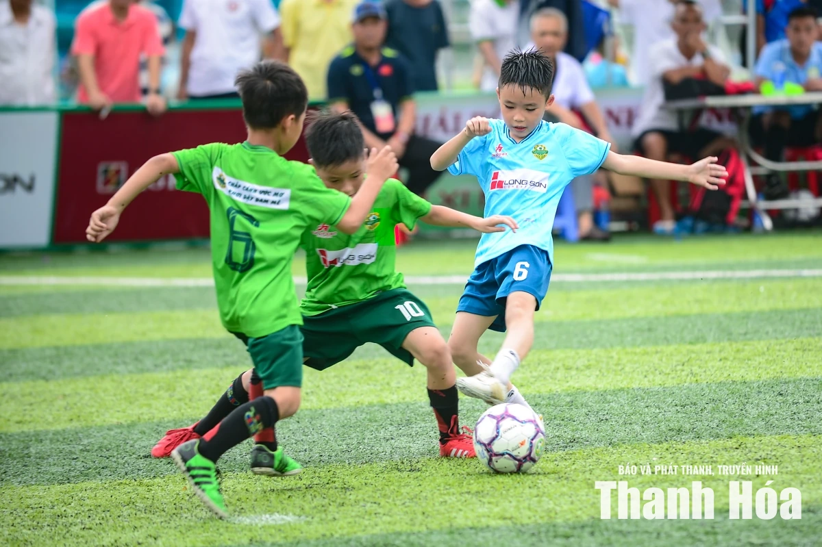 Vỡ òa cảm xúc trong ngày đăng quang 
