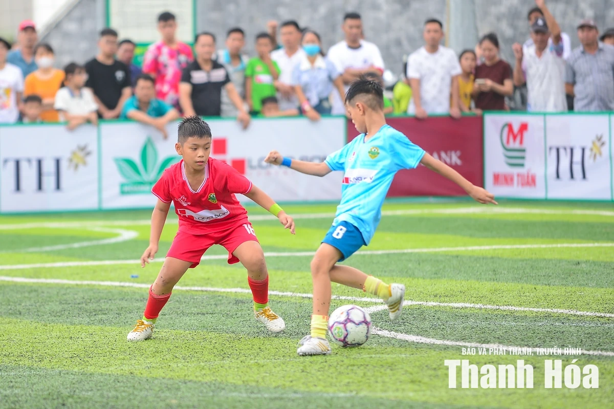Vỡ òa cảm xúc trong ngày đăng quang 
